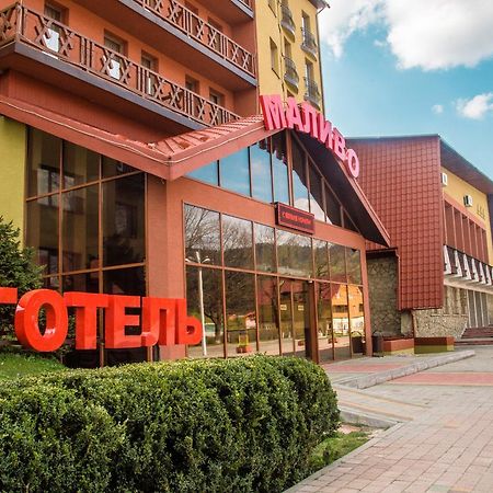 Malyvo Hotel Dilyatyn Zewnętrze zdjęcie