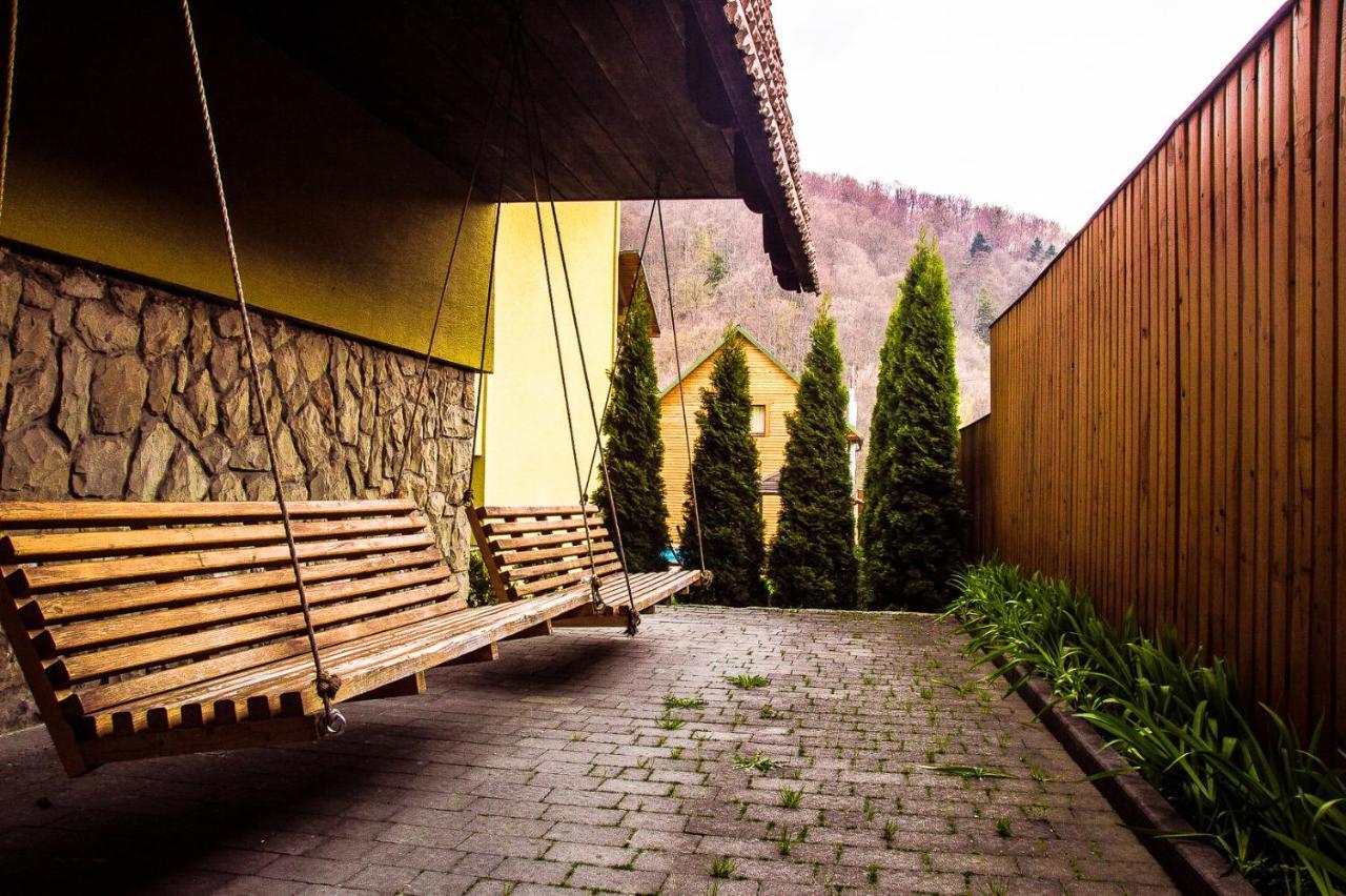 Malyvo Hotel Dilyatyn Zewnętrze zdjęcie