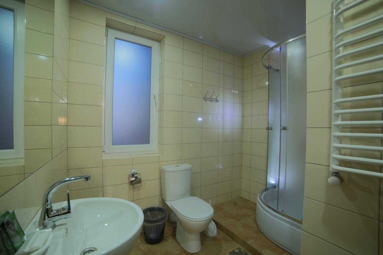 Malyvo Hotel Dilyatyn Zewnętrze zdjęcie