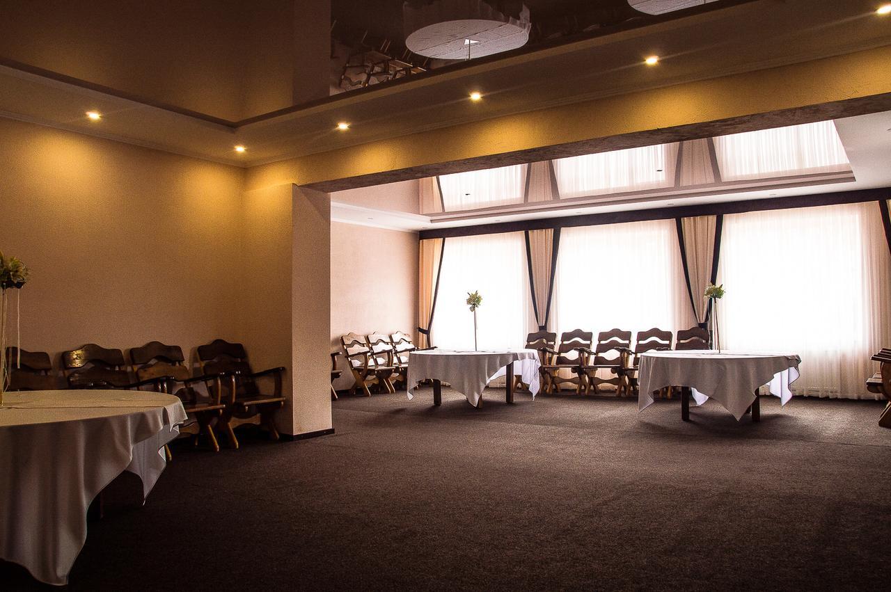 Malyvo Hotel Dilyatyn Zewnętrze zdjęcie