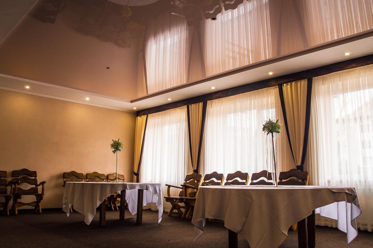 Malyvo Hotel Dilyatyn Zewnętrze zdjęcie